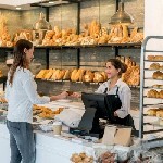 Запрошуємо на постійну роботу продавця в затишну пекарню «Булкарня» 

Вимоги:  
Охайний зовнішній вигляд 
Мінімальне практичне або теоретичне знання касової дисципліни (робота має бути з програмою ...