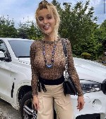 м.  Пионерская,  Роковая красотка отвлечет от суеты. ...