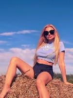 метро Дунайская,  Эффектная и соблазнительная,  аппетитная и игривая массажистка ждет в гости щедрого и доброго мужчину.  Делаю акцент на эмоциональной составляющей. ...