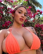м автово Ласковая,  маленькая,  красивая девочка.  Массаж. ...